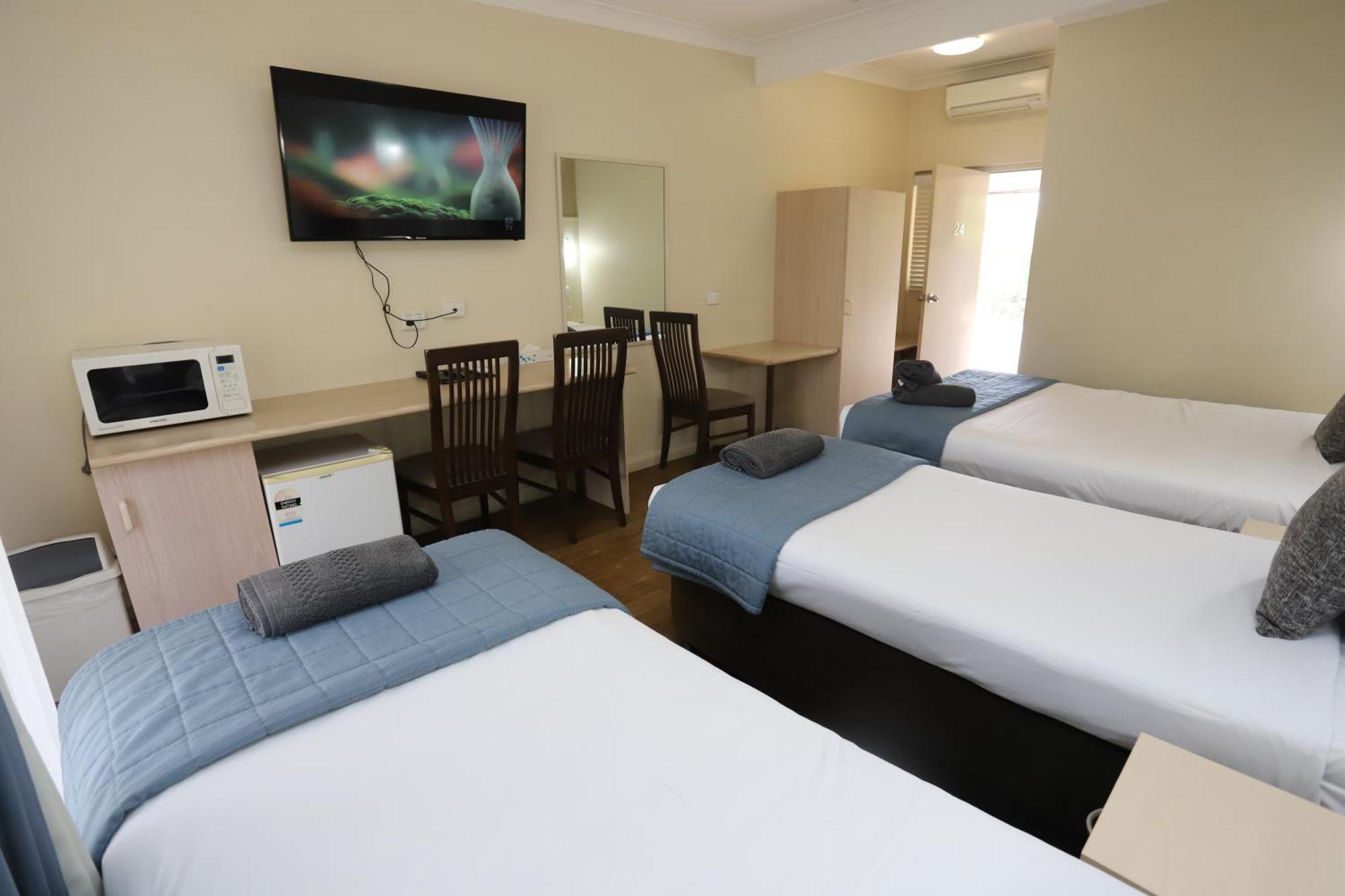 Sleepy Hill Motor Inn Raymond Terrace Exterior photo
