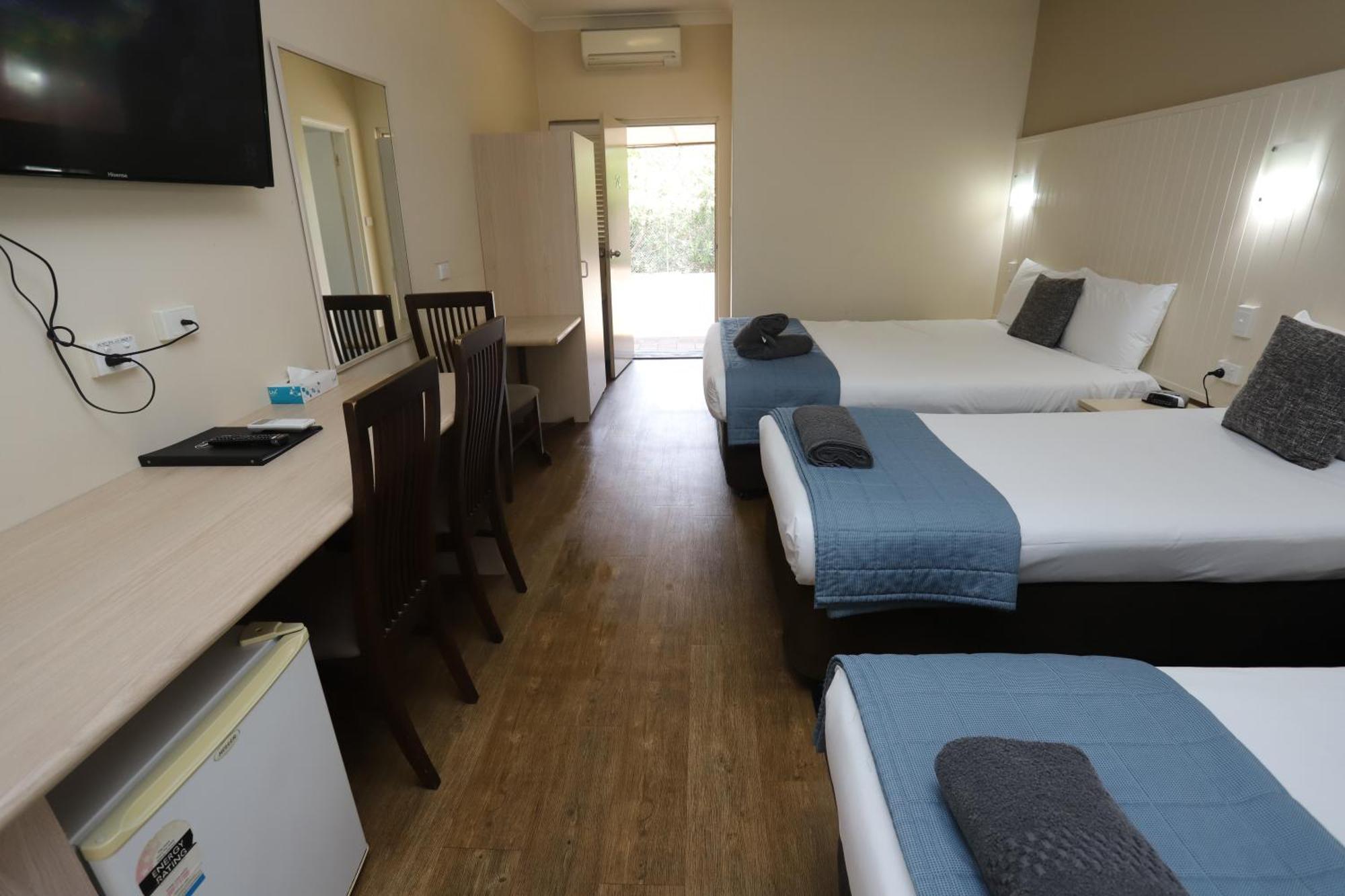 Sleepy Hill Motor Inn Raymond Terrace Exterior photo