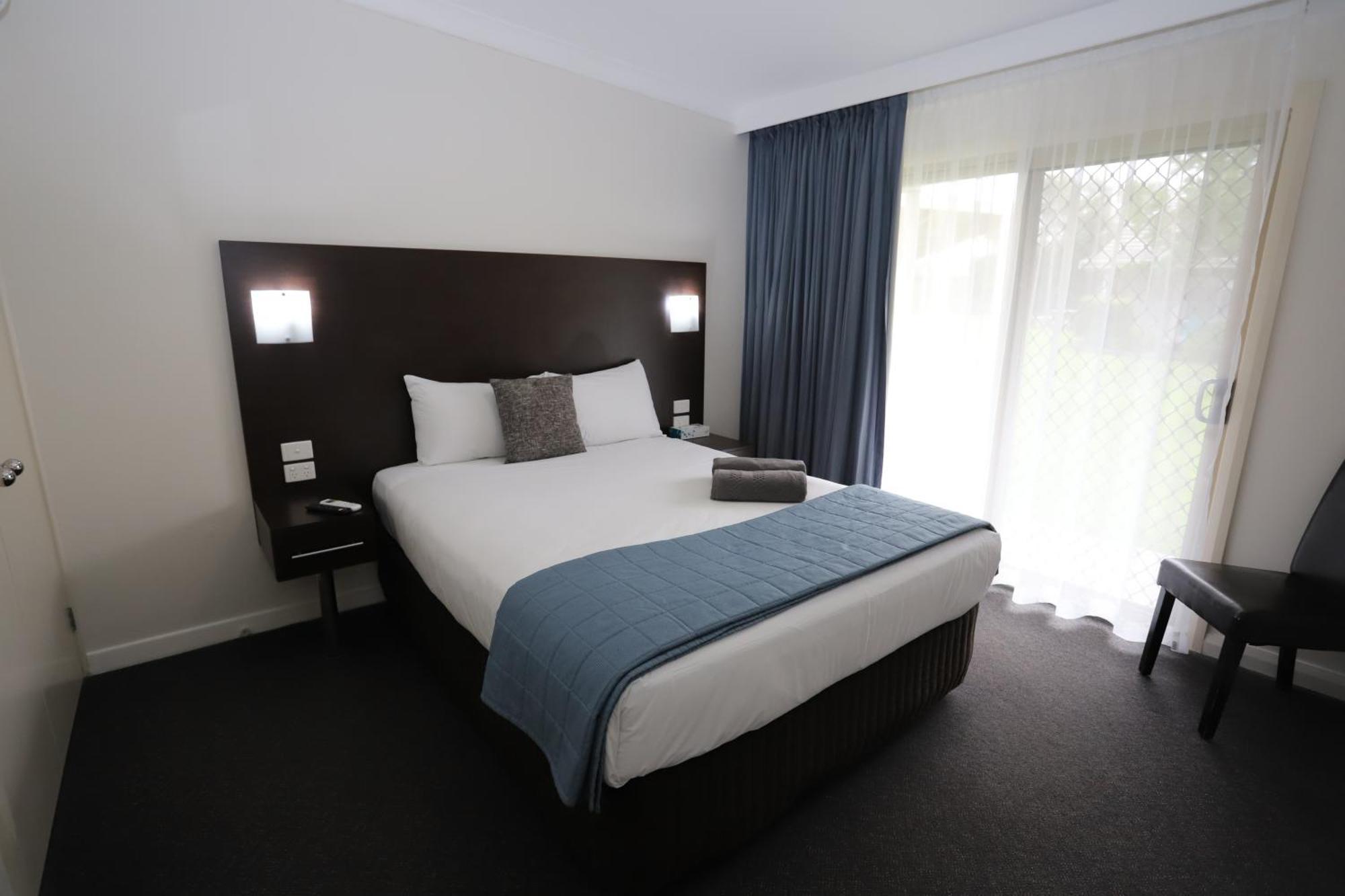 Sleepy Hill Motor Inn Raymond Terrace Exterior photo